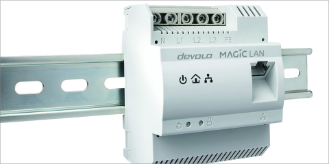 Adaptador de carril DIN con G.hn que proporciona Internet a la toma de corriente