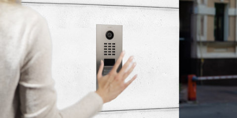 El uso de un sensor de gestos permite llamar al videoportero sin contacto