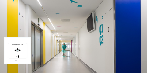 Pulsador sin contacto con sensor de presencia para automatizar los espacios