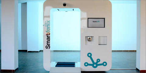 Cámara térmica, reconocimiento facial y gel hidroalcohólico en una misma cabina de control