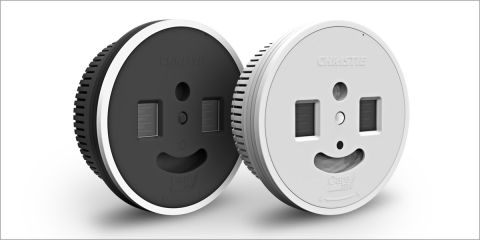 Lámparas UV con control remoto que desinfectan en presencia de personas