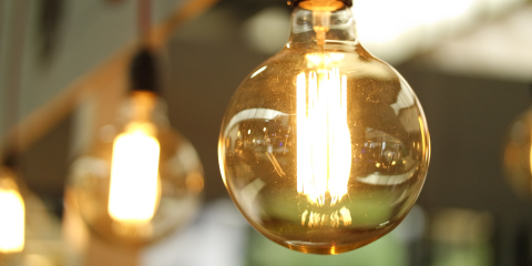 Descubren nuevos materiales ecológicos para alimentar dispositivos con la luz interior