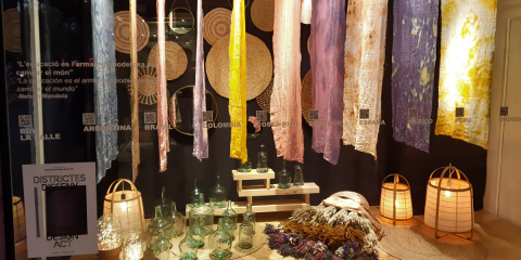 Simon asesora sobre iluminación a los participantes de Barcelona Design Week