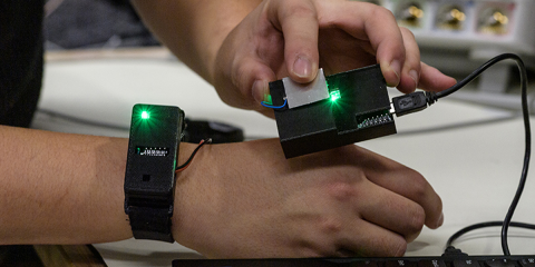 Desarrollan en EE.UU. un prototipo que utiliza el dedo para transmitir información