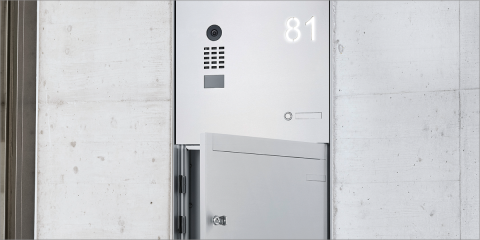Colaboración estratégica para instalar los videoporteros IP DoorBird en los buzones de las viviendas