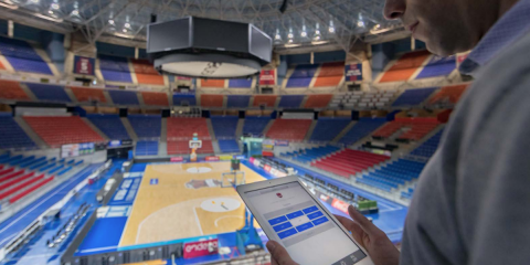 La solución Interact Sports de Signify ofrece iluminación conectada en los estadios