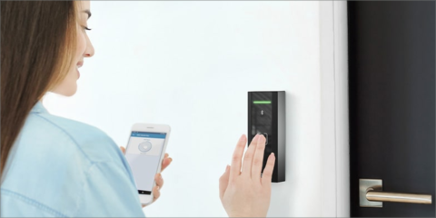 Nueva unidad de acceso 2N con cifrado bidireccional, RFID, bluetooth y teclado