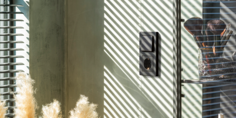 Los mecanismos eléctricos de Jung están disponibles en dos nuevos colores con acabado mate