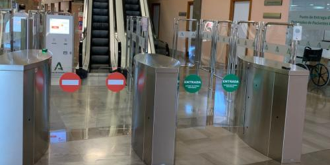 Gestión de aforo y flujo de usuarios en el Hospital La Merced de Osuna con tornos automáticos y aplicación