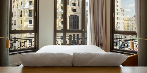 El hotel Pestana CR7 en Madrid automatiza sus instalaciones con las soluciones de ROBOTBAS