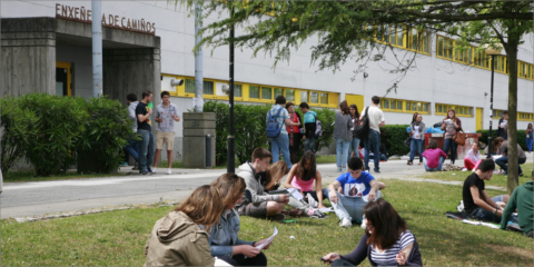 Medidores de CO2 en la Universidad de A Coruña para garantizar la calidad del aire durante la EBAU