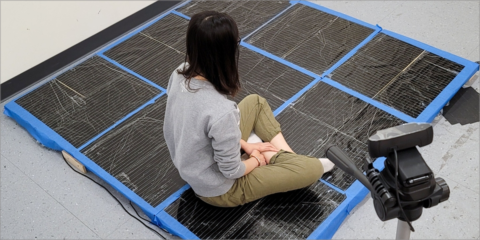 El MIT desarrolla una alfombra de detección táctil capaz de calcular las poses humanas sin utilizar cámaras