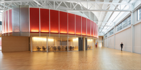 Los sistemas de iluminación de Zumtobel combinan luz artificial y natural en una empresa italiana