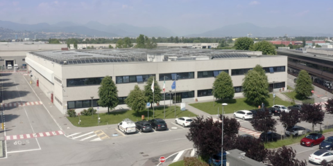 La fábrica de ABB en Italia alcanza la producción de 10.000 kits de adaptación de interruptores de BT