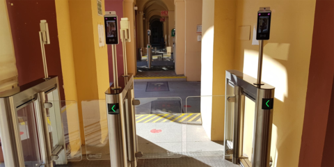 Terminales biométricos y sensores de temperatura en el control de accesos de la Diputación de Sevilla