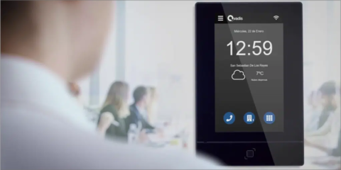 El telefonillo inteligente Qvadis One dispone de funcionalidades para domotizar las oficinas