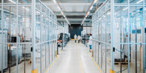 El negocio ABB E-mobility abre una planta de producción de cargadores de CC en Italia