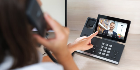 2N lanza el 2N IP Phone D7A para atender las llamadas telefónicas y de intercomunicadores desde recepción