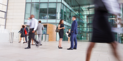 Control de accesos y asistencia en el centro de trabajo con la solución de Hikvision y Page Automation