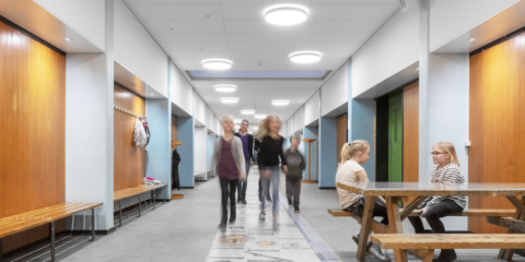 La Escuela Herstedlund en Dinamarca crea ambientes que favorecen el estudio gracias a la tecnología lumínica inteligente de Zumtobel