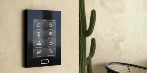 La pantalla táctil Z40 de Zennio se actualiza para admitir un montaje vertical y horizontal