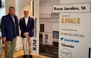 Jesús Mora (Director Comercial de Zennio) junto a Eladio Rodriguez (Emase Arquitectura).