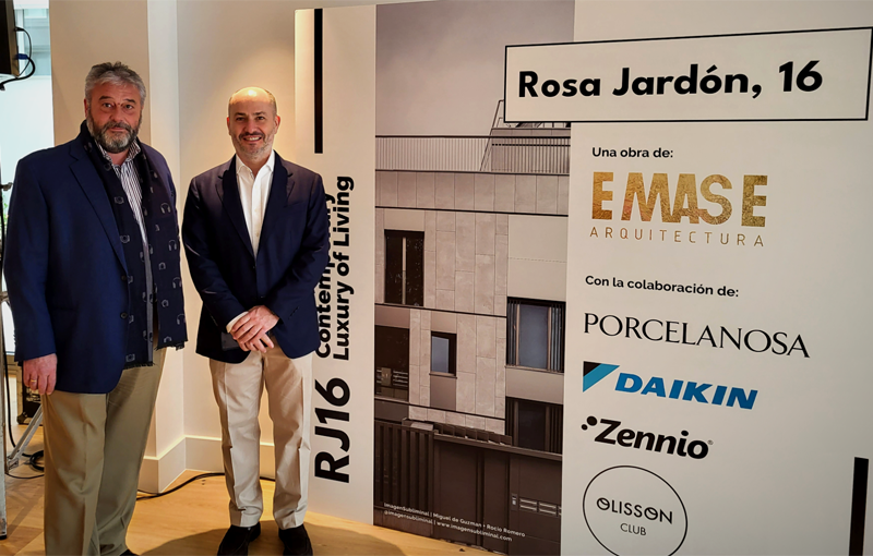Jesús Mora (Director Comercial de Zennio) junto a Eladio Rodriguez (Emase Arquitectura). 