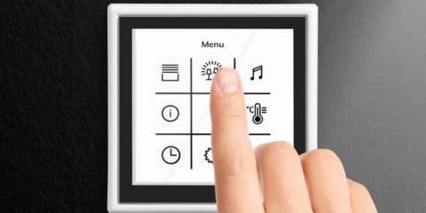 El nuevo controlador inteligente de Jung gestiona la iluminación y climatización de los sistemas KNX