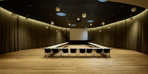 La nueva sede de Getzner Werkstoffe apuesta por el sistema de techo iluminado de Zumtobel