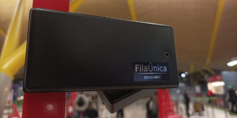 Balizas ópticas de FilaÚnica de SENSONET en el mostrador de Iberia