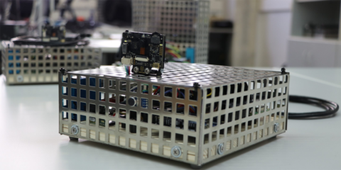 La URV desarrolla un sensor que determina los factores que afectan a la transmisión de virus en aulas