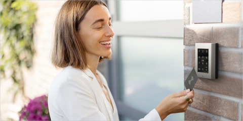 El nuevo 2N Access Unit 2.0 integra teclado táctil, bluetooth y RFID para facilitar los accesos a los edificios