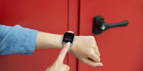 La nueva funcionalidad de Qvadis One permite abrir las puertas de la vivienda con Apple Watch