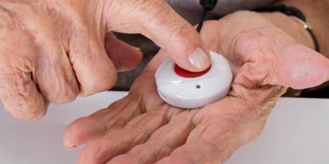 La Comunidad de Madrid invertirá 33,6 millones para contratar el servicio de teleasistencia avanzada