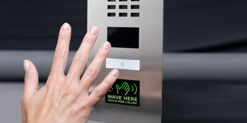 Apertura de puertas segura, sencilla e higiénica con el nuevo módulo de timbres sin contacto de DoorBird