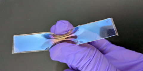 El IISc crea películas flexibles que cambian de color para sensores de movimiento y pantallas reflectantes