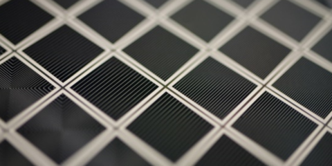 Alta transmisión de energía inalámbrica mediante la metalización galvánica de las células solares láser