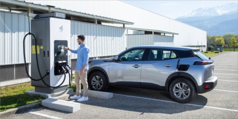 Schneider Electric lanza al mercado el cargador de vehículo eléctrico EVlink Pro DC 180 kW
