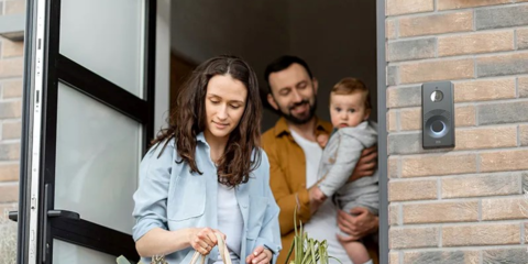 2N IP One, el nuevo videoportero inteligente e interoperable para mejorar la seguridad de las viviendas