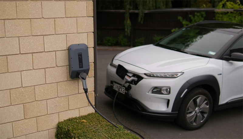 Cargador vehículo eléctrico.