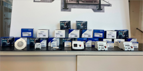 Dinuy entrega un paquete de productos didácticos al centro de Formación Profesional Bidasoa Irún