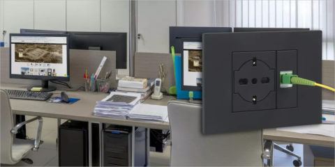 Nuevos adaptador y conector de fibra óptica de Vimar para conectar la estructura en red en oficinas