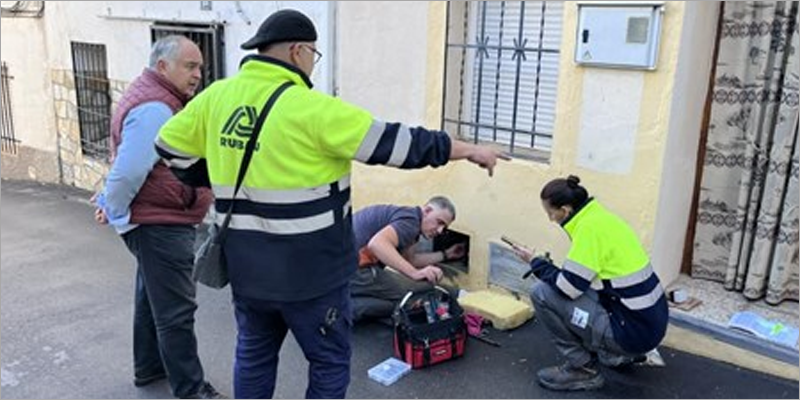 Instalación de contadores inteligentes de agua.