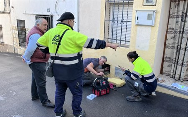 Instalación de contadores inteligentes de agua.