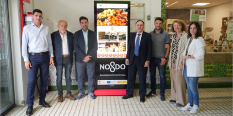 El Ayuntamiento de Sevilla instala tótems informativos digitales en 13 mercados de abastos