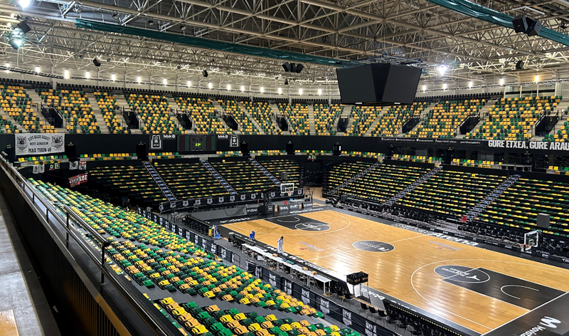 Estadio interior.