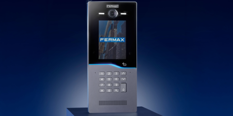 La nueva placa de calle CORA de FERMAX combina diseño, innovación y conectividad 4G