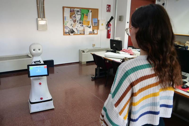 Investigadores de la UMA desarrollan la próxima generación de robots sociales de asistencia