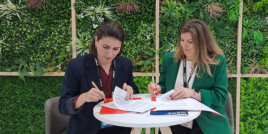 Amélie Zegmout, directora general de Legrand Iberia, y Mª Carmen González, directora general corporativa de Airzone.