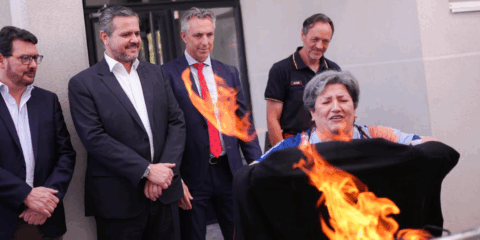 Los residentes en hogares de la Agencia de Vivienda Social de Madrid reciben detectores de humo